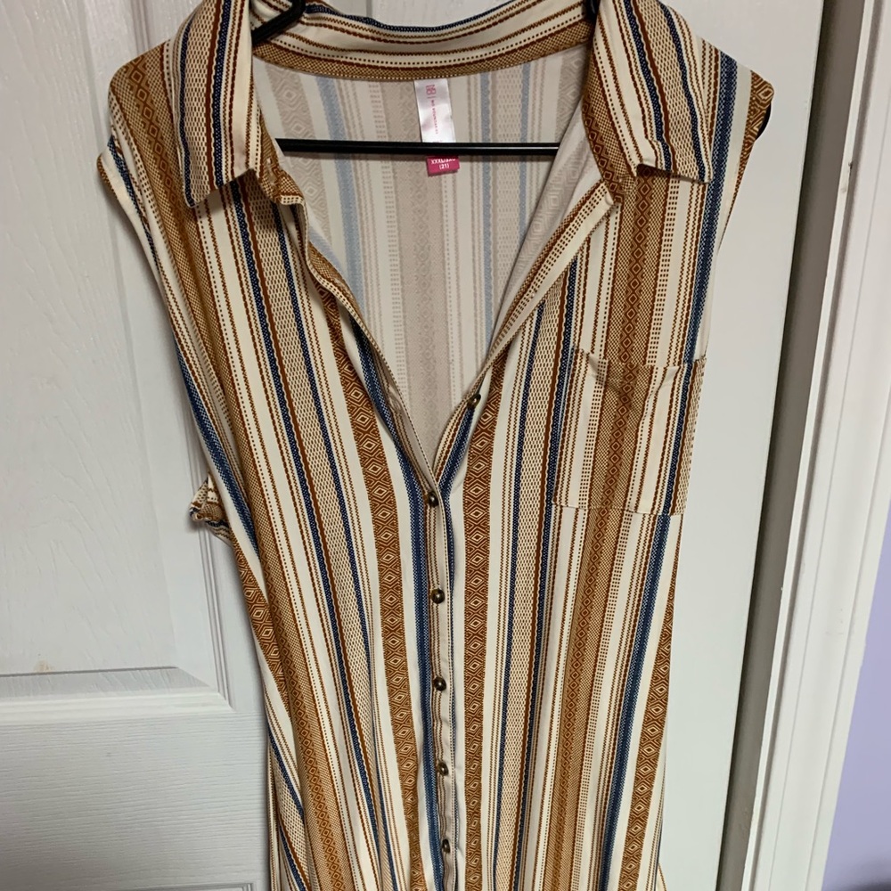Pretty belted sleeveless tunic dress.